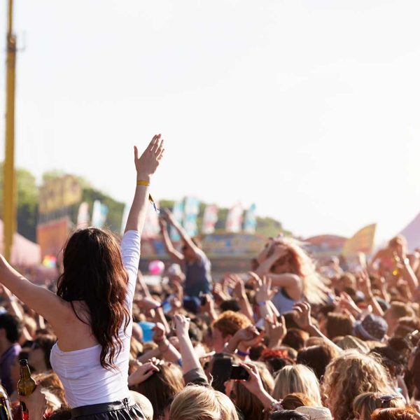 crowds-enjoying-themselves-at-outdoor-music-P4CNS8V.jpg crowds-enjoying-themselves-at-outdoor-music-P4CNS8V.jpg